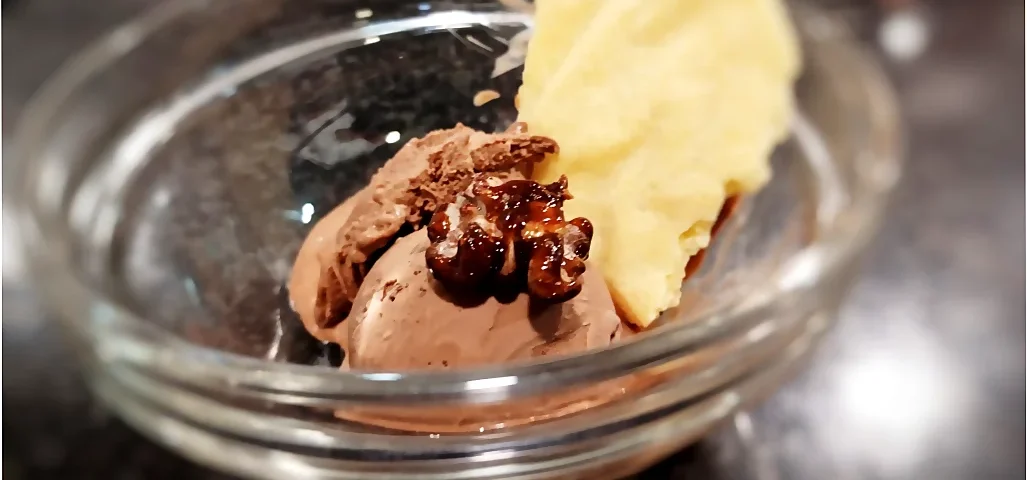 receta de helado de chocolate con nueces garapiñadas