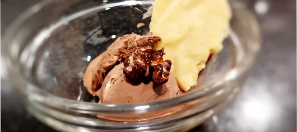 receta de helado de chocolate con nueces garapiñadas