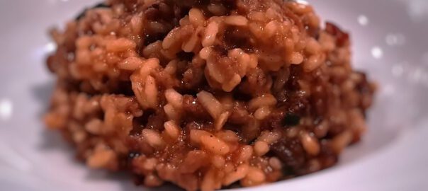 Receta de risotto de carne con setas y pesto rojo