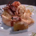 Receta de patatas con calamares al ajillo