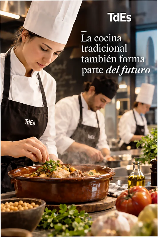 Alumnos d ela Escuela TdEs Barcelona acabando platos para el Restaurante Pedagógico