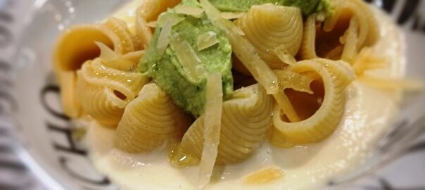 Receta de pasta cremoso de nabo y puré de broquil