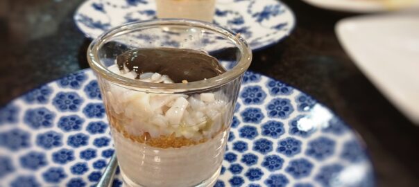 Receta de mousse de coco con tartar de calamares