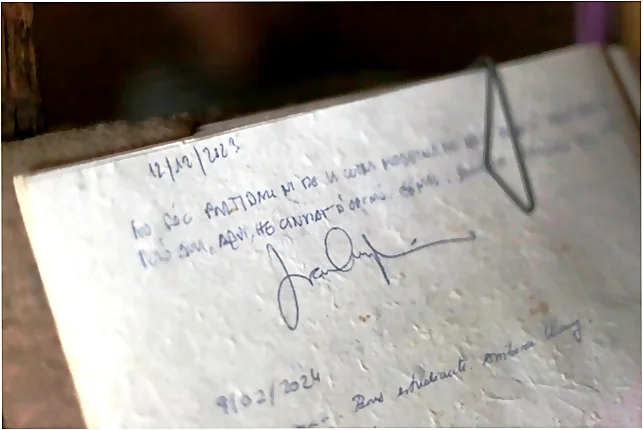 Papel con escritura a mano. TdEs es de las mejores escuelas de cocina en Barcelona y hostelería