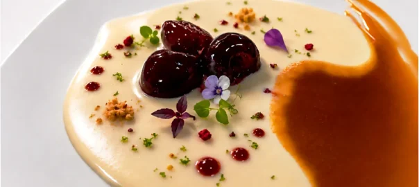 Crema de queso de cabra, cerezas y toffe salado
