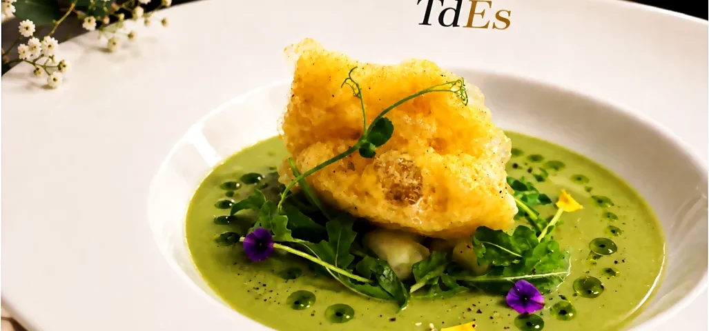 Sopa fria de manzana, pepino y rucola